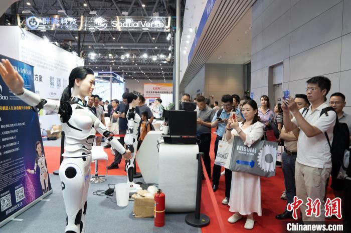 人形機器人技術集中亮相浙江 上下游產業發展升級提速